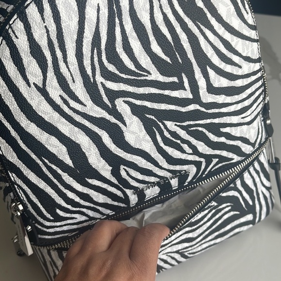 Micheal kors medium backpack - Picture 8 of 11